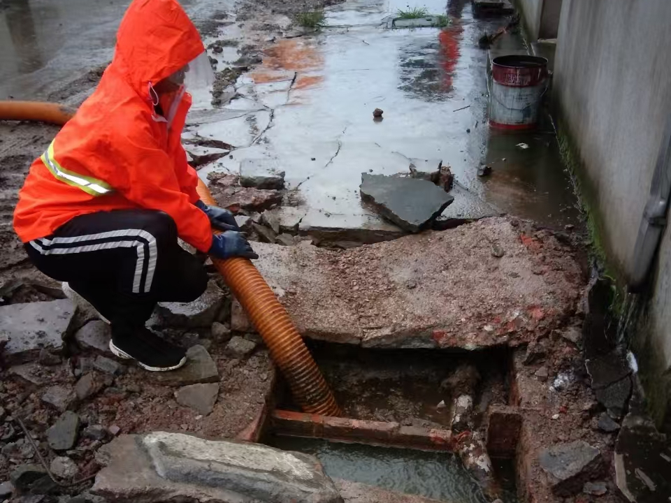 海原专业清理污水池 炜誉市政以规范流程守护城市 “肠道”